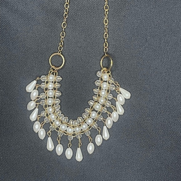 Jewelry - Elegant Gold and White Pearl Necklace